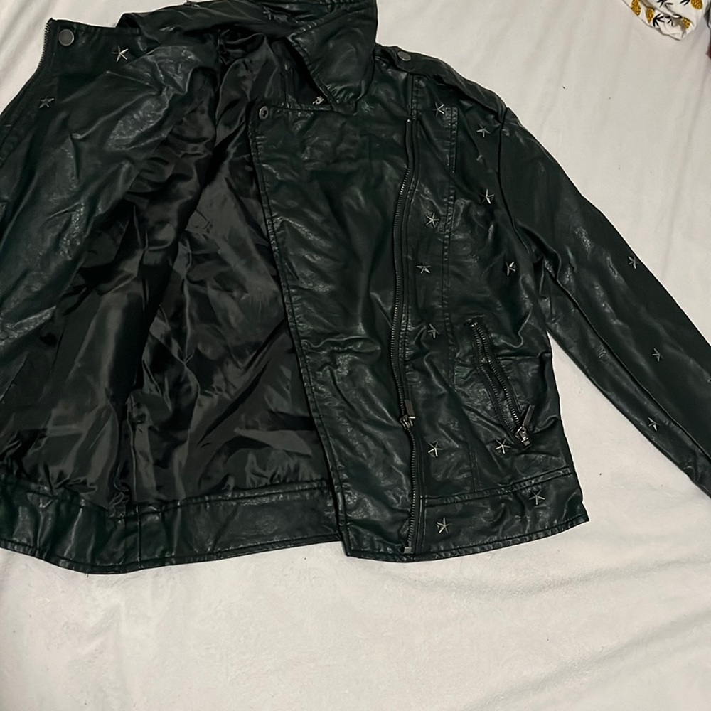 Selling because it doesn’t fit. Small jacket with starts. Very comfortable